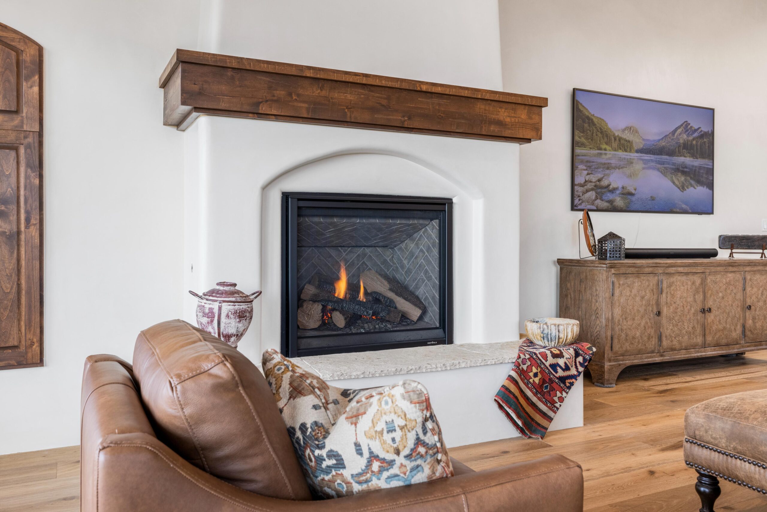 Cozy living room with a modern fireplace and decorative pillows.